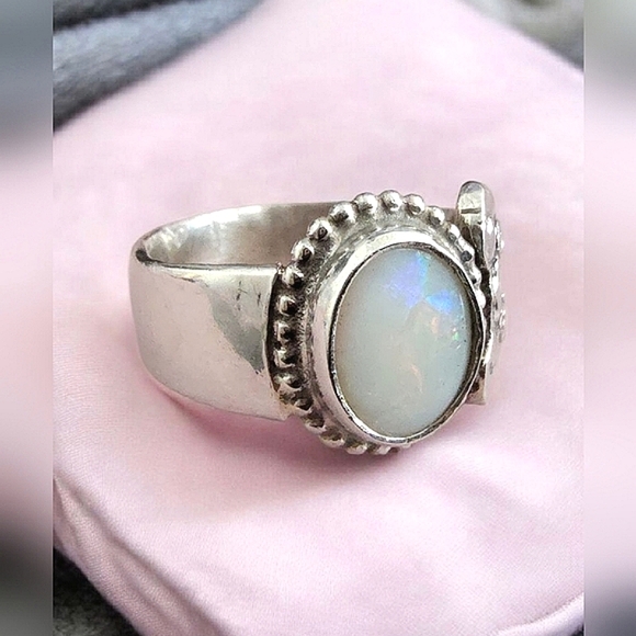 Jewelry - Handmade Vintage Sterling Silver Ring with Mother of Pearl – Size 6.25